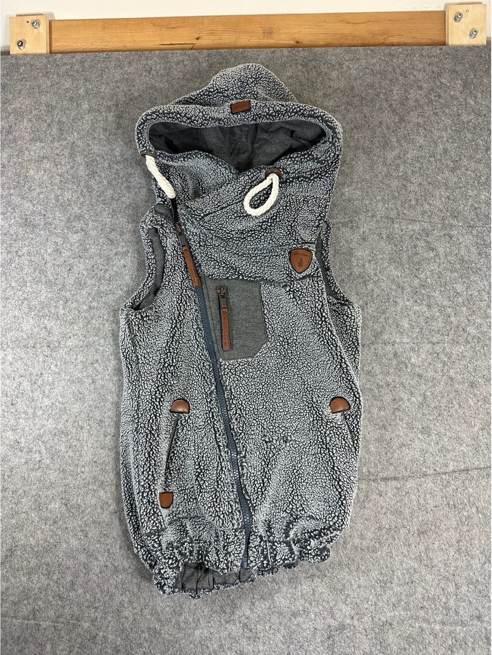 Wanakome Kira Sherpa Hooded Vest Women XS Asymmetrical Wool Blend Zip Front Gray